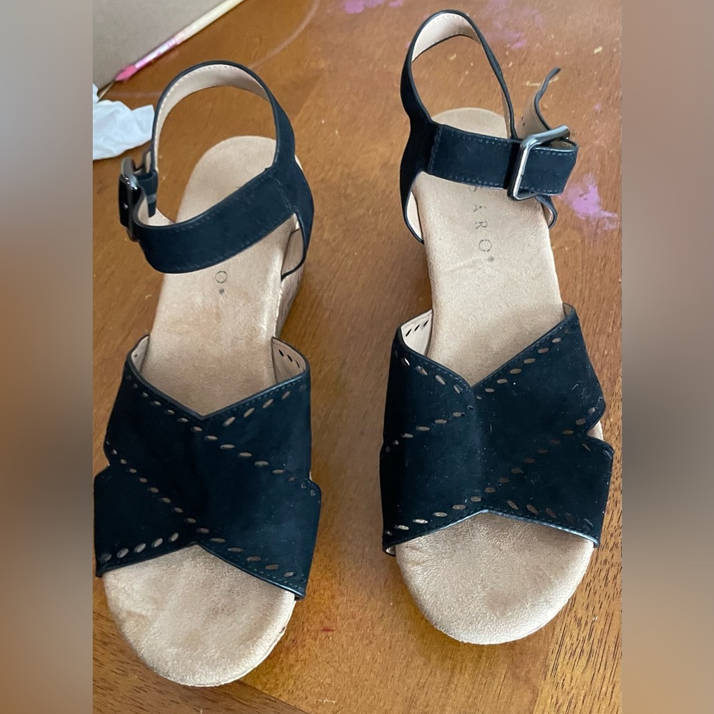 Black Wedges